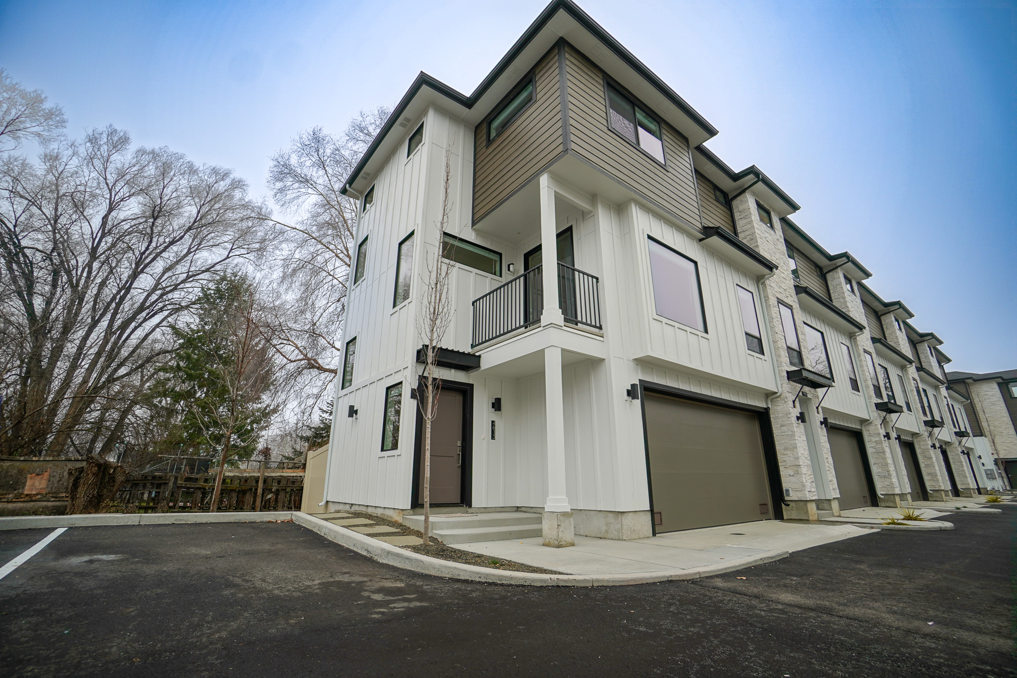 4613 Iota Street - 1